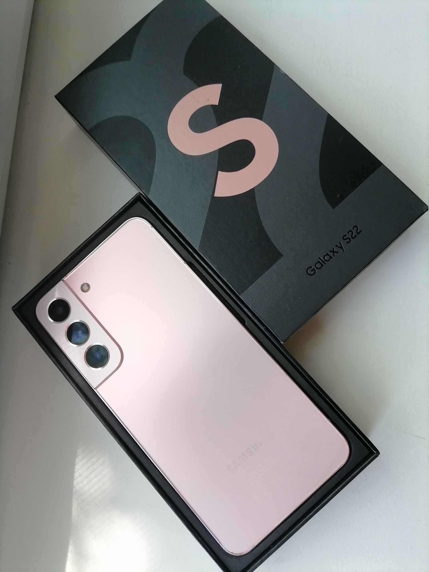Samsung s22 8 8/128 Gold