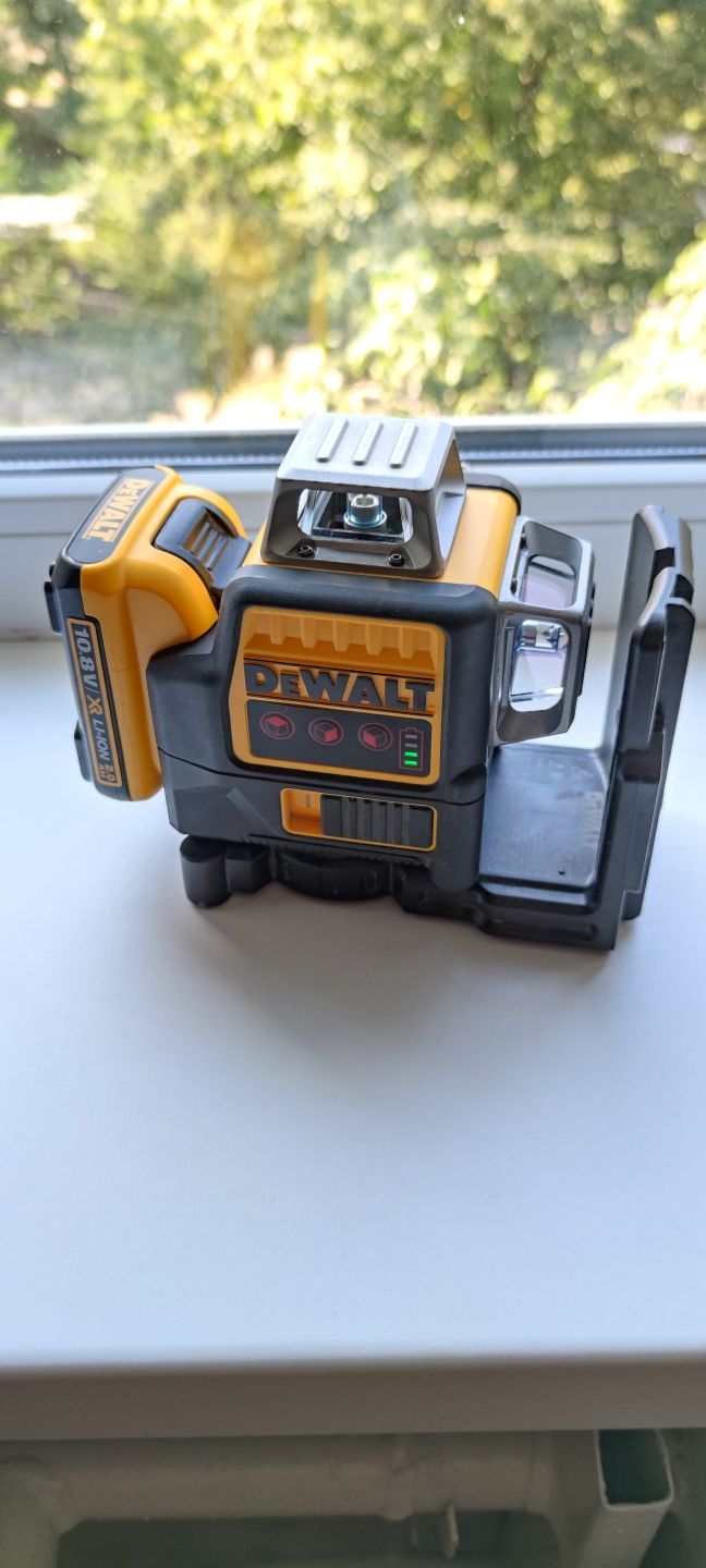 Лазерный уровень DeWALT