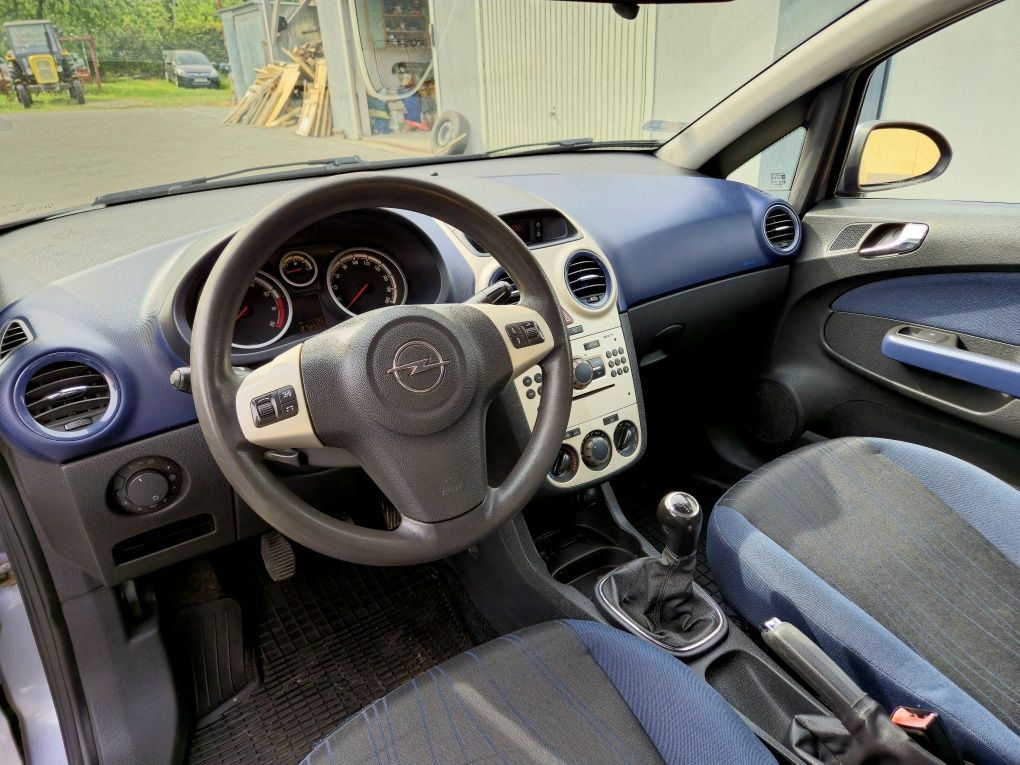 Opel Corsa 1.2 Benzyna 2007r klima isofix tempomat nowy przegląd