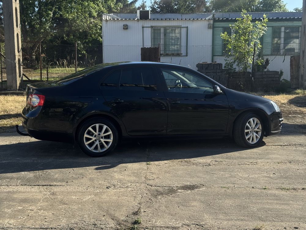 Volkswagen Jetta 1.6 TDI 2010r. manual/klima/tempomat/hak/podgrzewanie