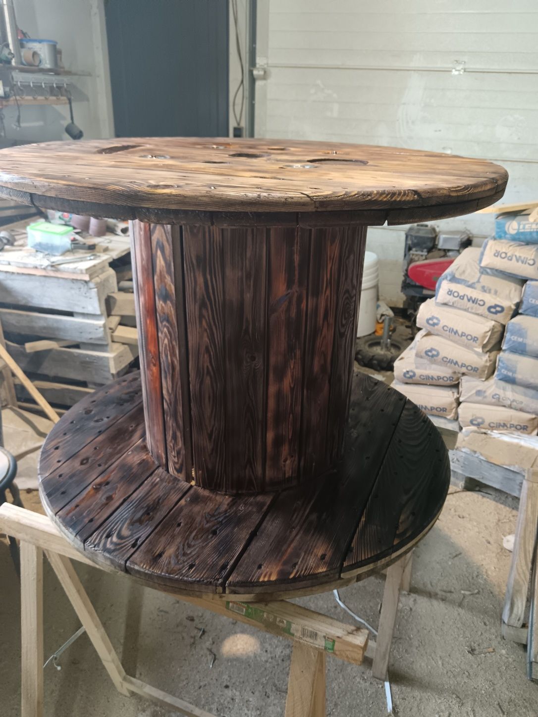 Mesa de madeira bobine