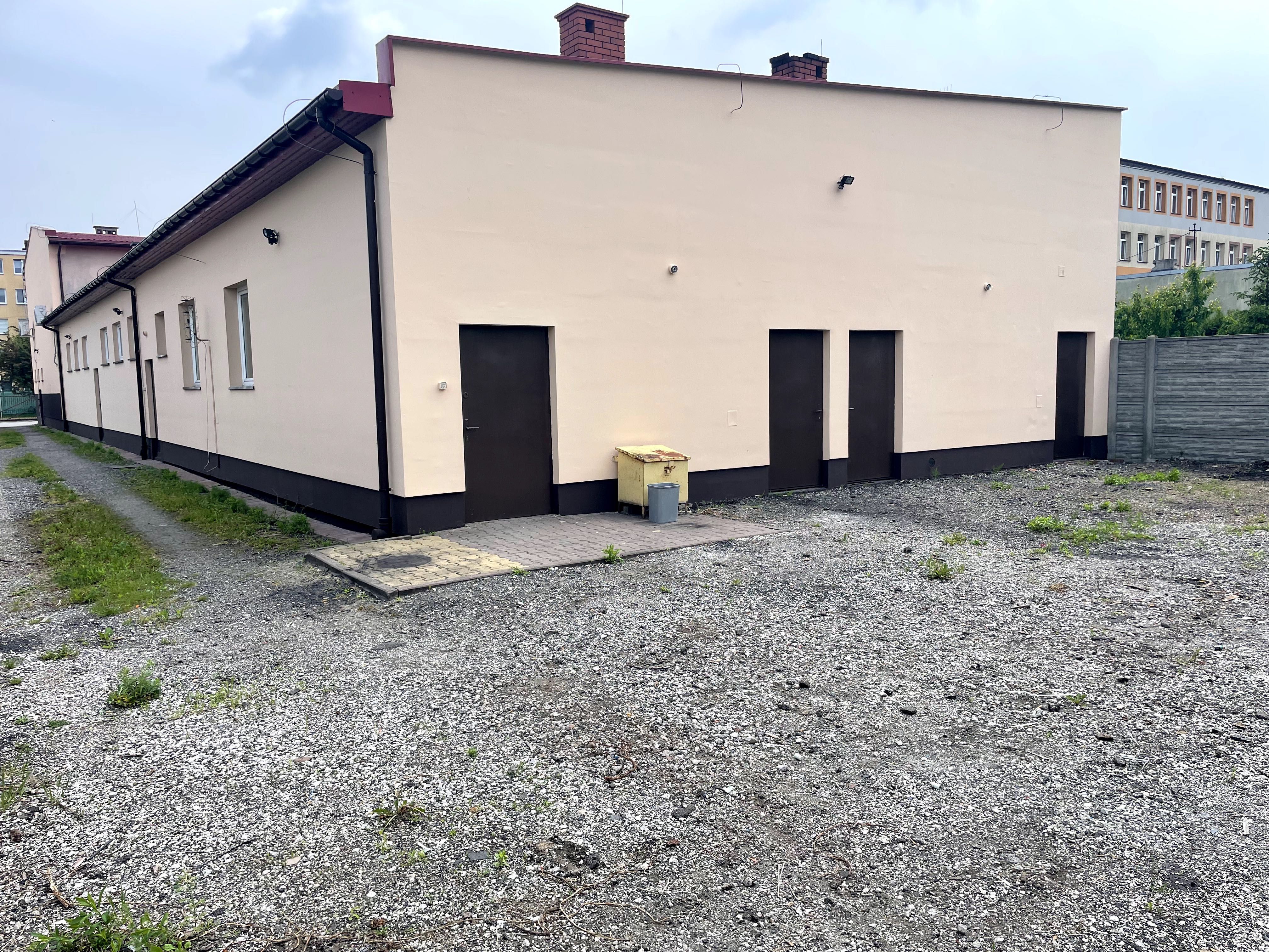 Lokal handlowo-usługowy w centrum Łasku - do wynajęcia - 500m kw