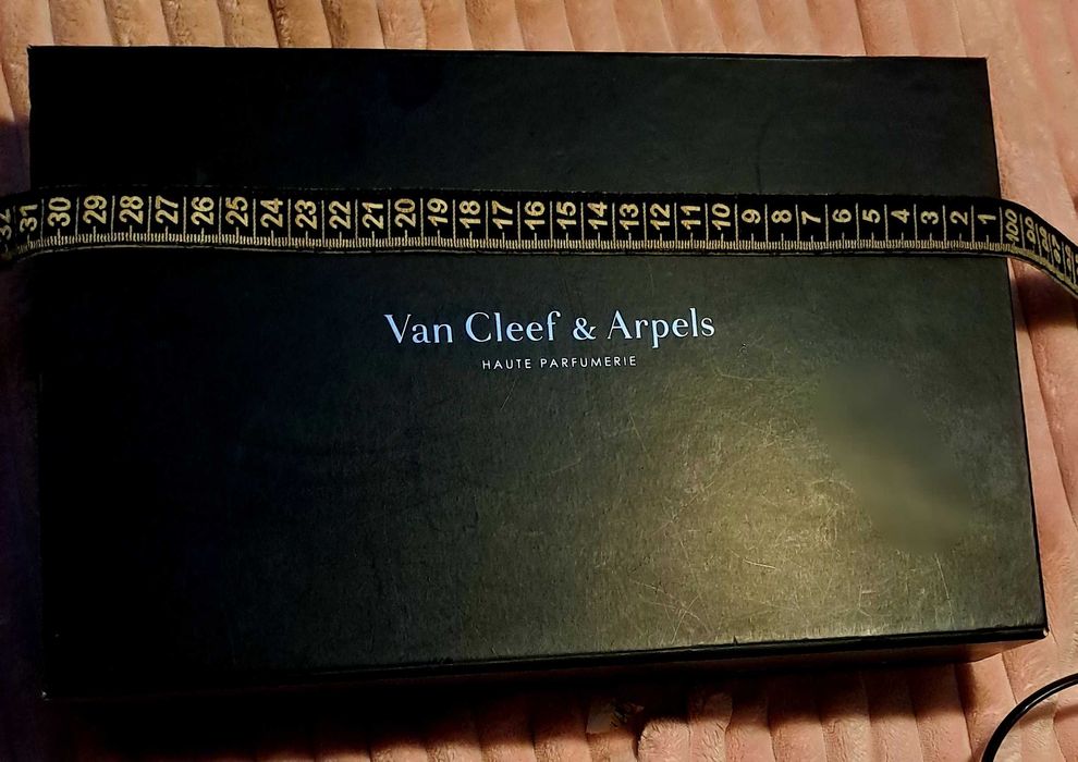 Продам коробки из под парфюмерии ,часов,ювелирных изделий