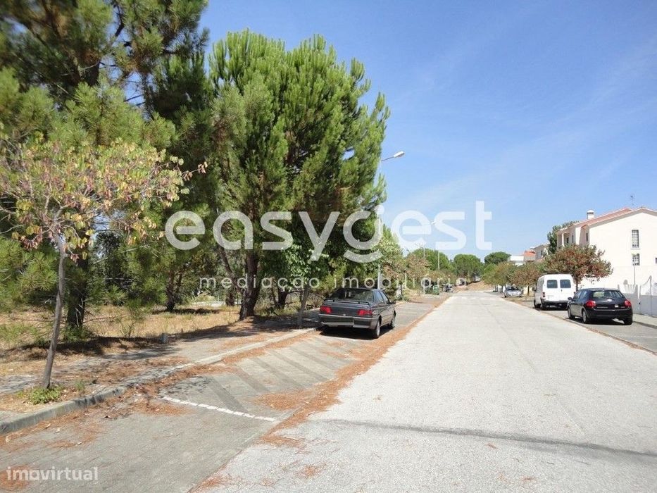 Imóvel de Banco - Lote de Terreno ena Urbanização Casal Vidigal