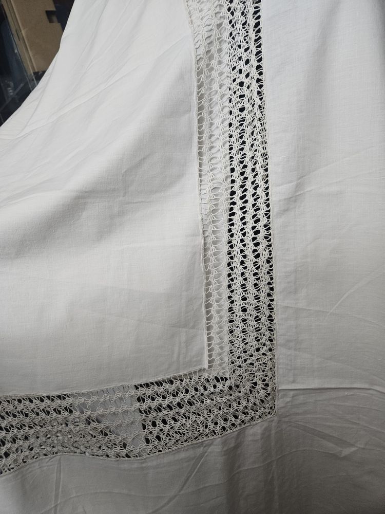 Toalha quadrada creme em renda
