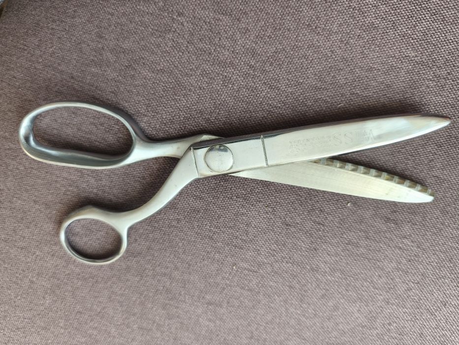 Stare nożyczki krawieckie z ząbkami firmy Wiss
