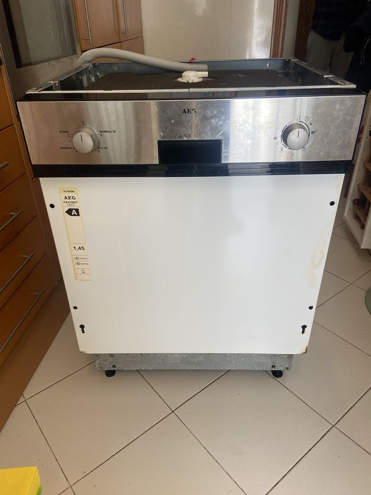 Máquina lavar loiça AEG avariada