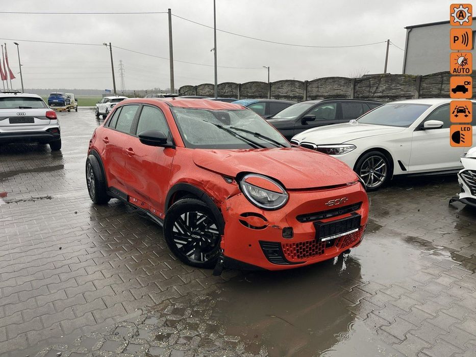 Fiat 600 Automat Hybryda mHEV Klimatronik Kamera Virtual cockpit