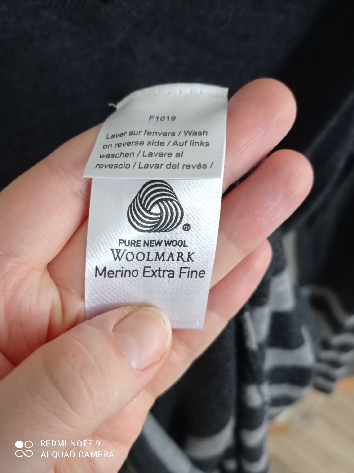 Sukienka Lacoste Merino Extra Fine 40 L Woolmark wełniana