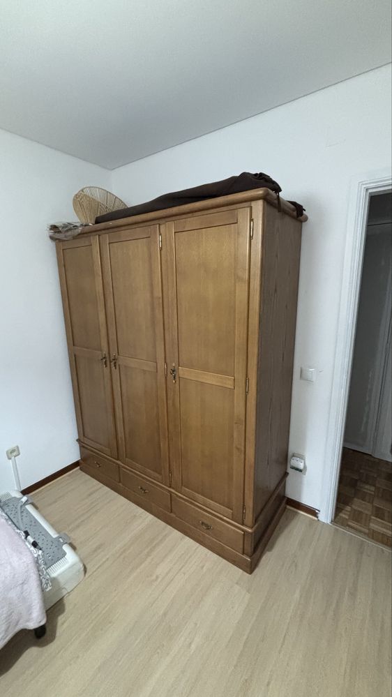 Roupeiro e cama de solteiro