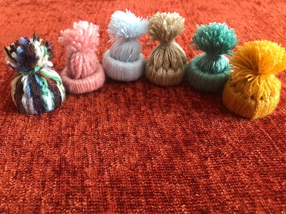Lembrancinhas - mini gorrinhos de lã