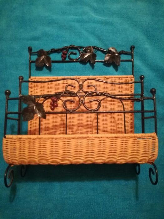 Cesto / expositor de revistas / jornais / livros