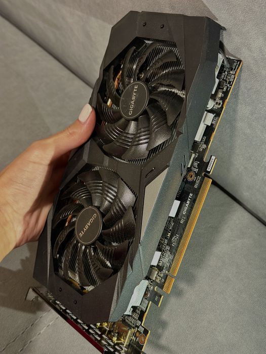 Видеокарта Gigabyte 5600 xt 6 gb