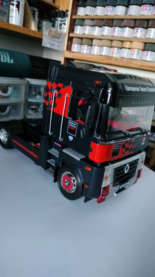 Sprzedam modele ciężarówek 1:24