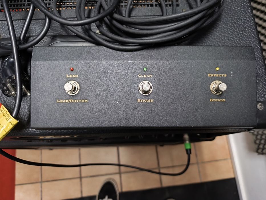 Vendo amplificador de guitarra Peavey 3120 em excelente estado
