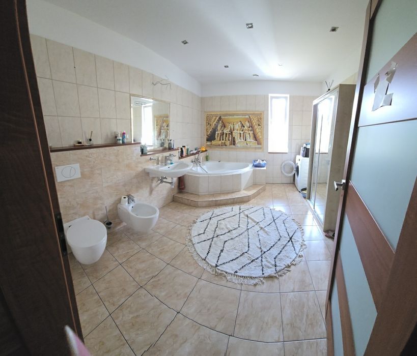 Dom wolnostojący z garażem sprzedam lub zamienię.