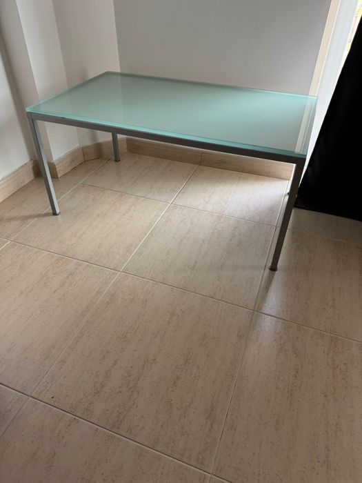 Mesa de centro em vidro