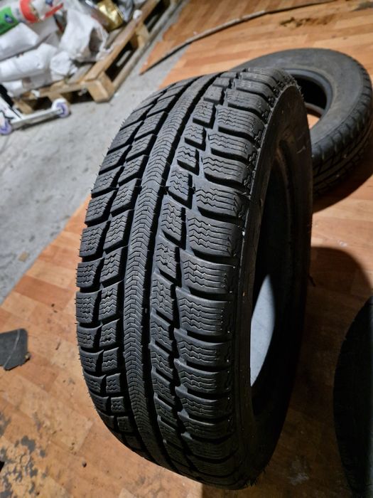 Opony zimowe 205/60 R16 92H – bardzo dobry stan