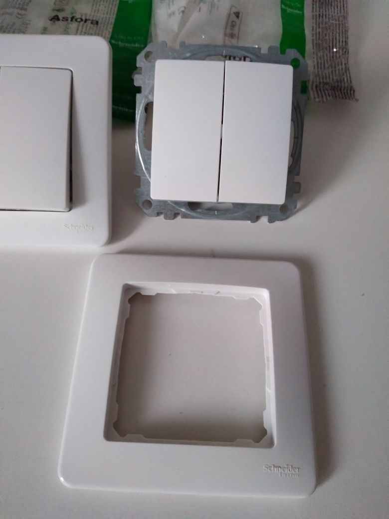 Schneider Sedna Łącznik świecznikowy + ramka gratis