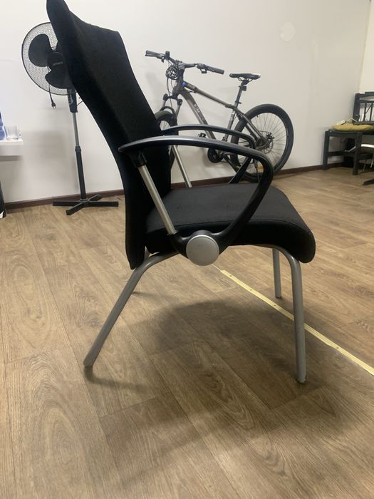 Офісні крісла 2 шт..