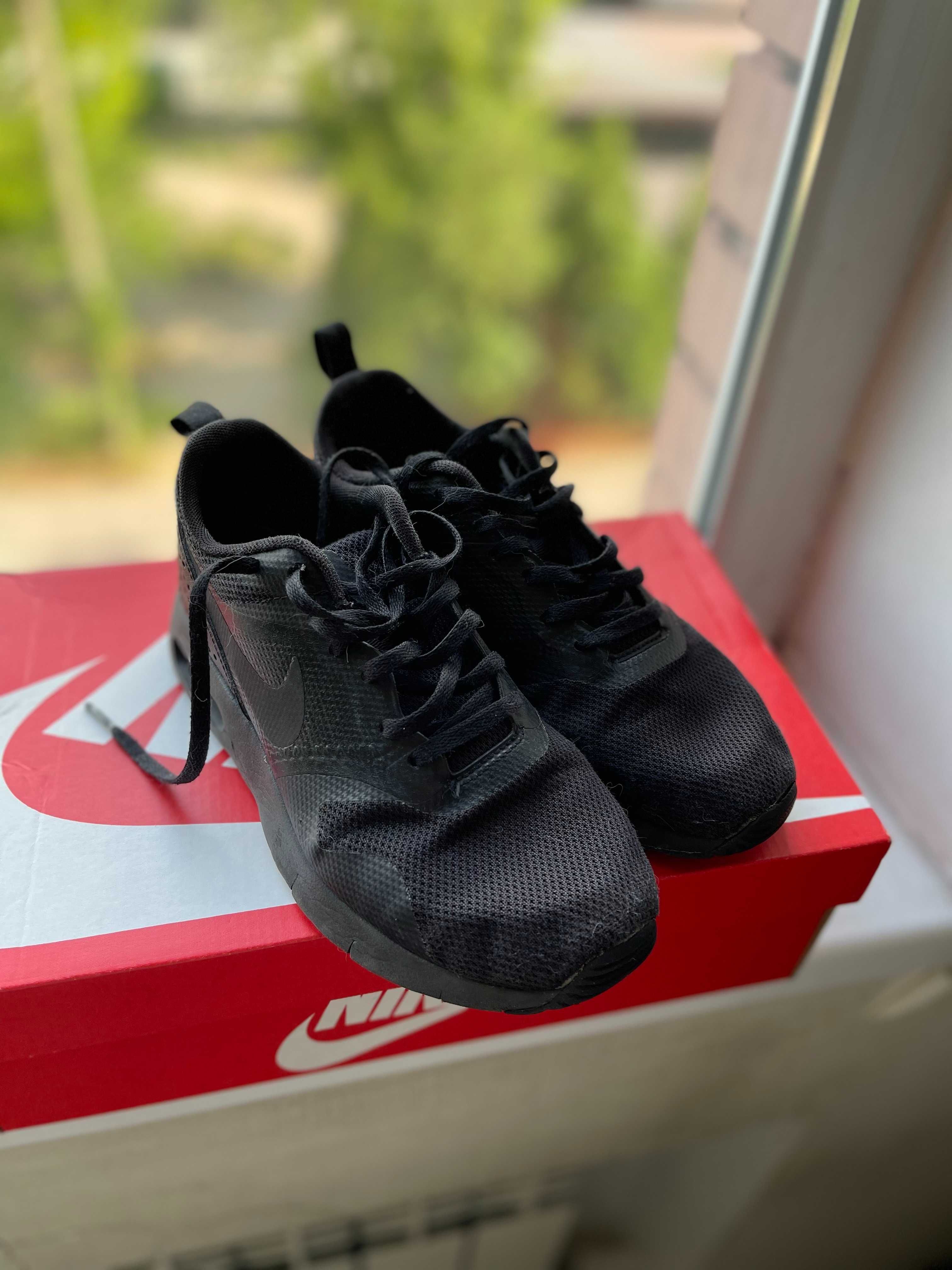 Оригинальные кроссовки Nike 35.5 размер