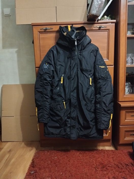 Куртка ,  бомбер від бренду Alpha Industries.