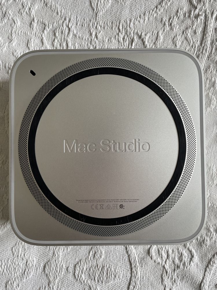 Apple Mac Studio M2 Max / 32GB RAM / 512GB SSD