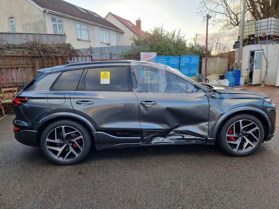 Капот та інше Audi Q6 e-tron розборка
