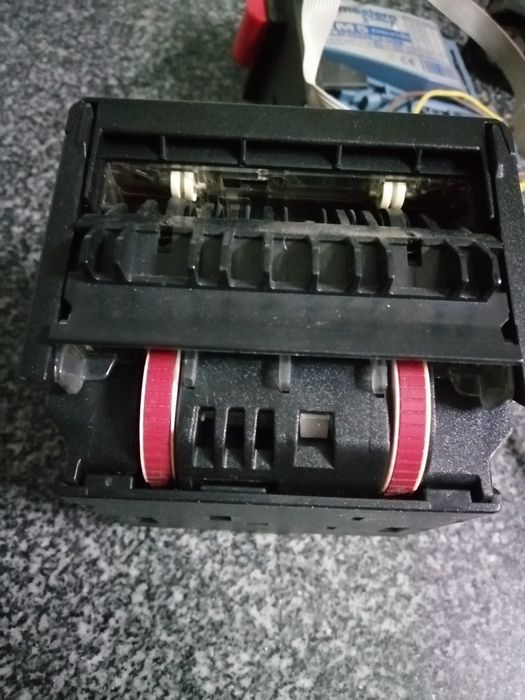 Dispensador para moedas e notas