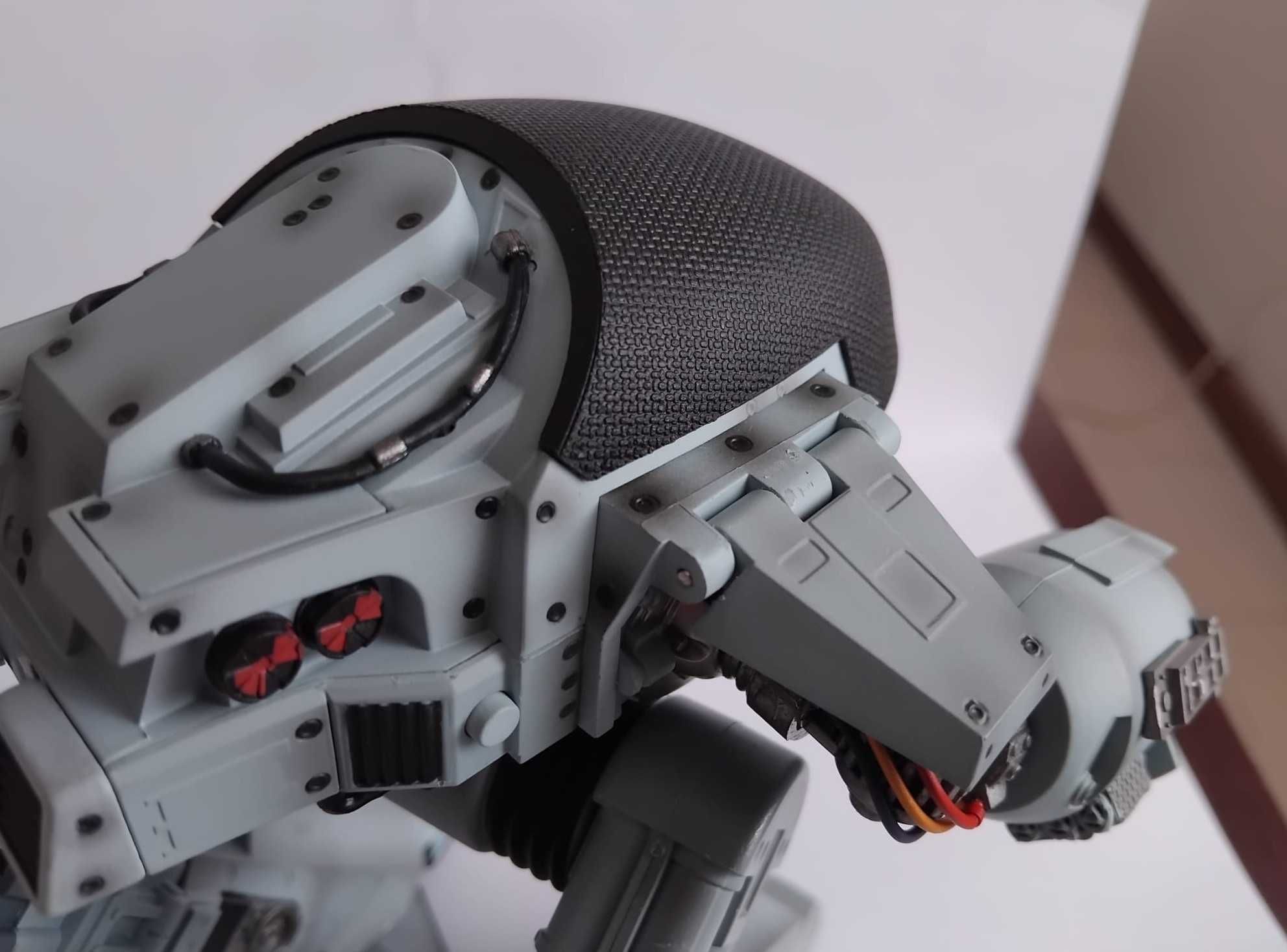 Battle Damage ED-209 Action Figure do filme Robocop