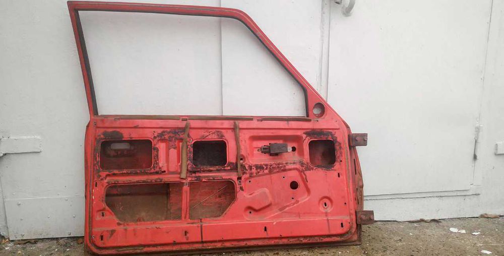 Водительская дверь таврия