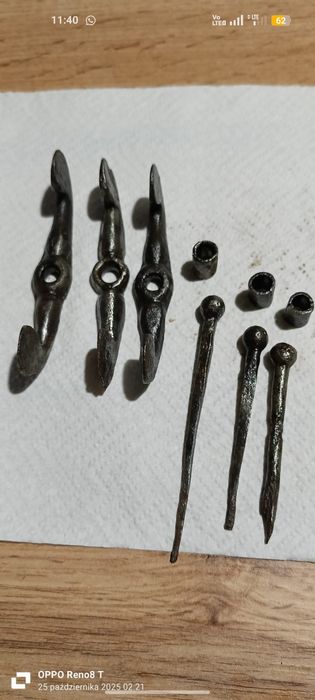 Stare okucia okienne.