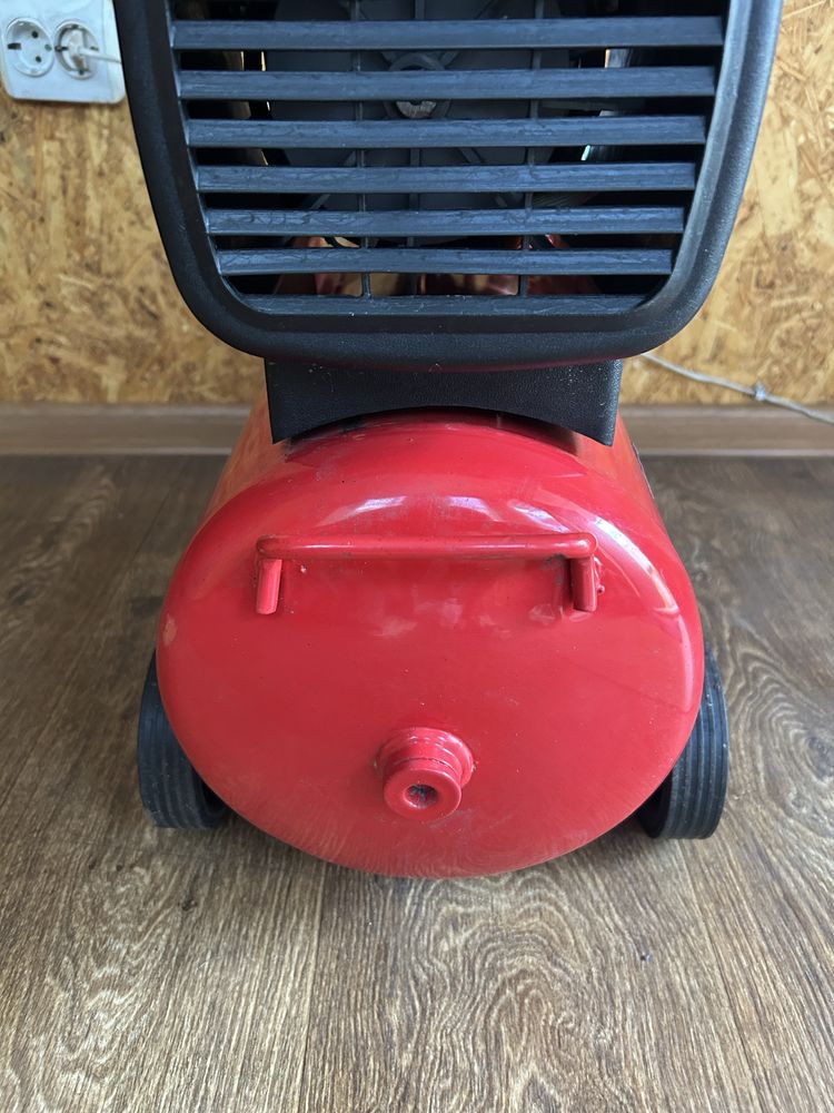 Повітряний компресор Intertool PT-0009 24л