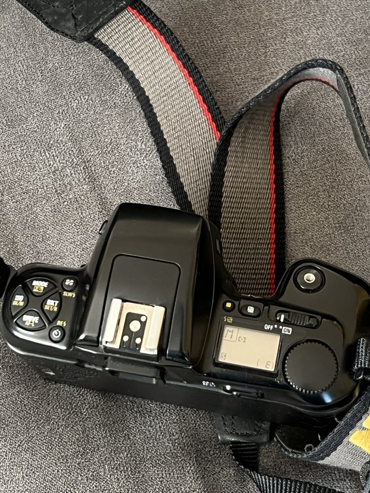 Плівковий фотоапарат Nikon N6006