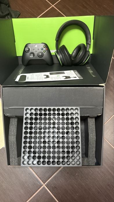 Xbox Series X + Comando + Headset Xbox