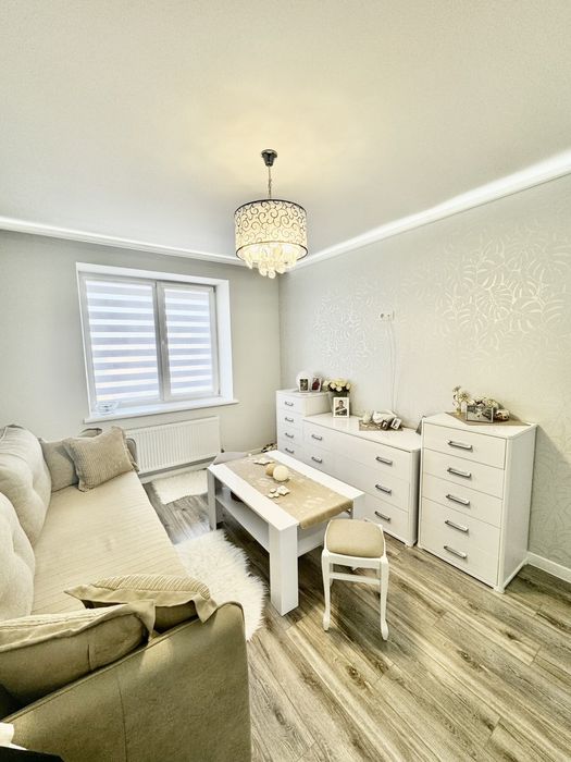 2-х кімнатна квартира з ремонтом по вул. Івасюка, біля ТЦ Велес.