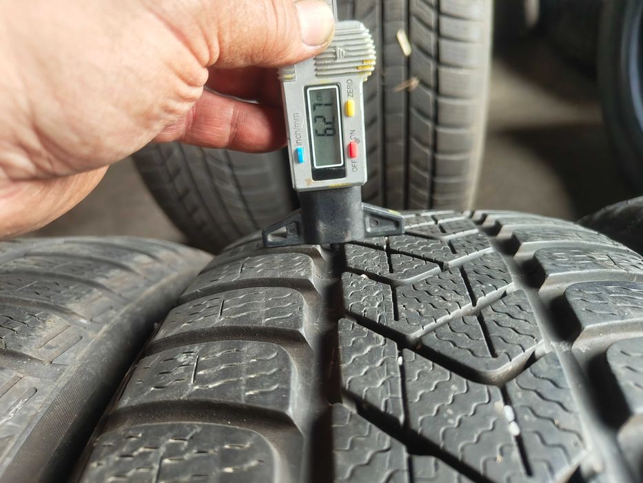 Opony zimowe uzywane 215 55 R17 Pirelli 2020 rok 4 sztuki z60