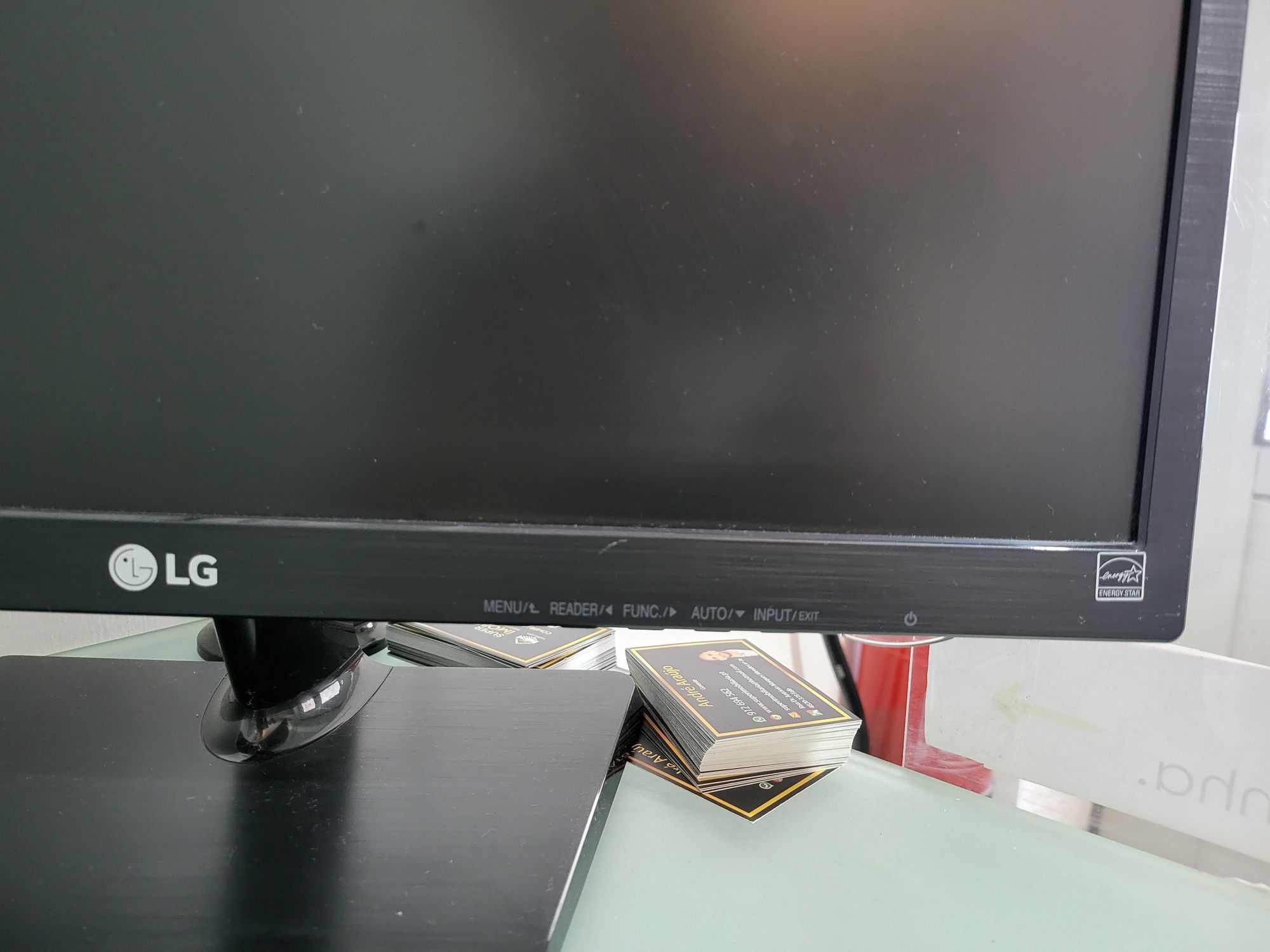 Monitor 22 LG ecrã full hd + VGA + adaptador para HDMI