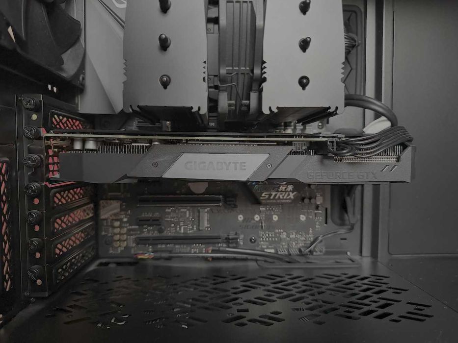 Ultracichy, wydajny komputer (nie tylko) do gier, stan idealny Fractal