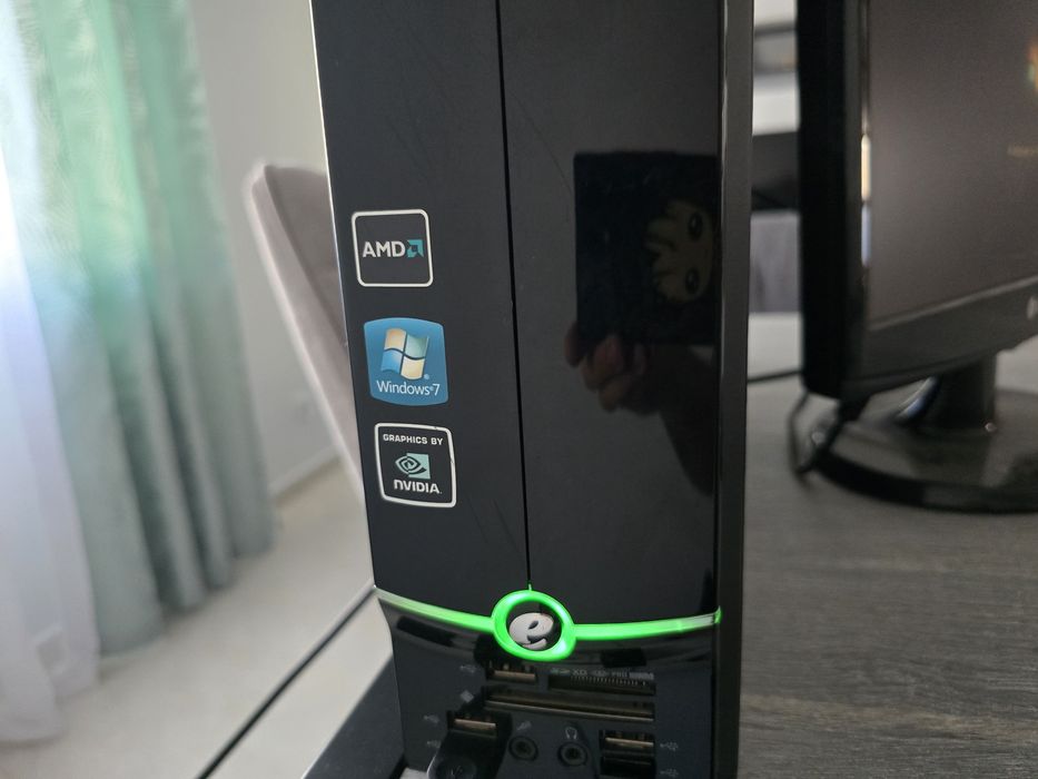 Vendo PC de Secretária + Monitor