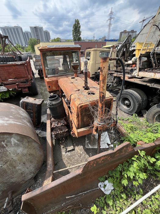 ДТ 75 гусеничний трактор