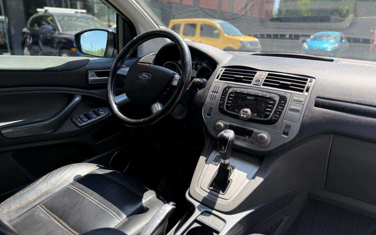 Ford Kuga 2012 року