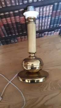 stara lampa mosiężna stojąca