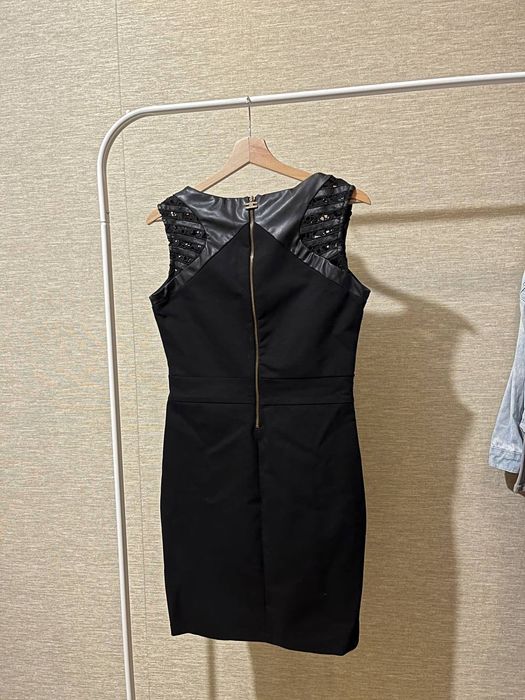 Вечірня   сукня .