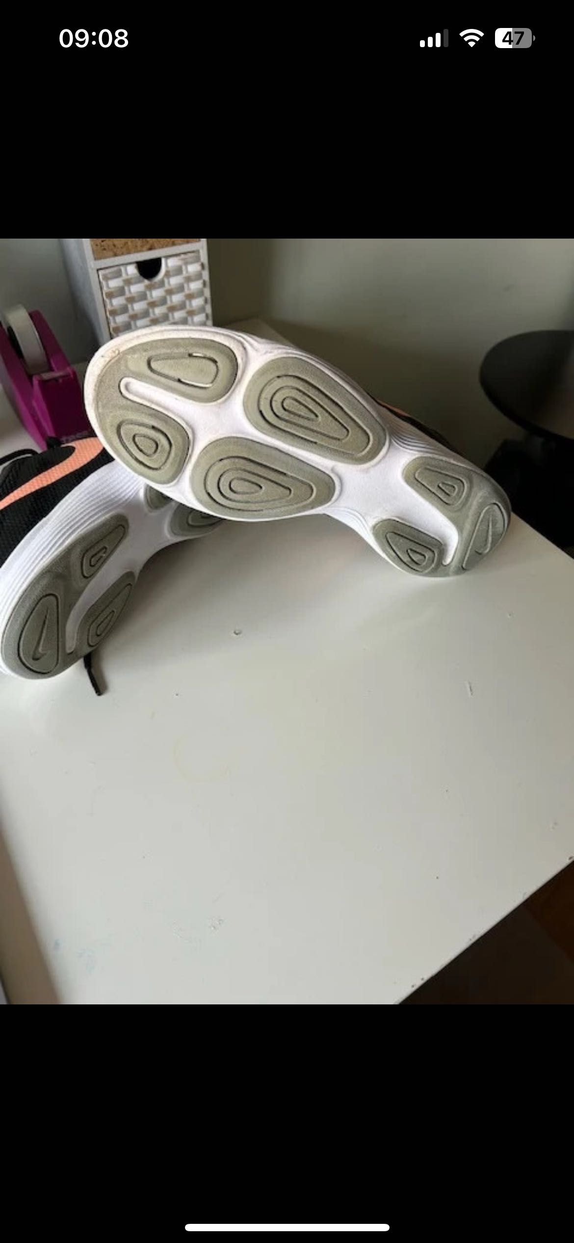 Ténis pretos Nike, com pouco uso, em muito bom estado