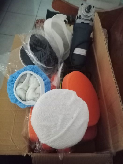 75€ Máquina de polir nunca usado vários esponjas