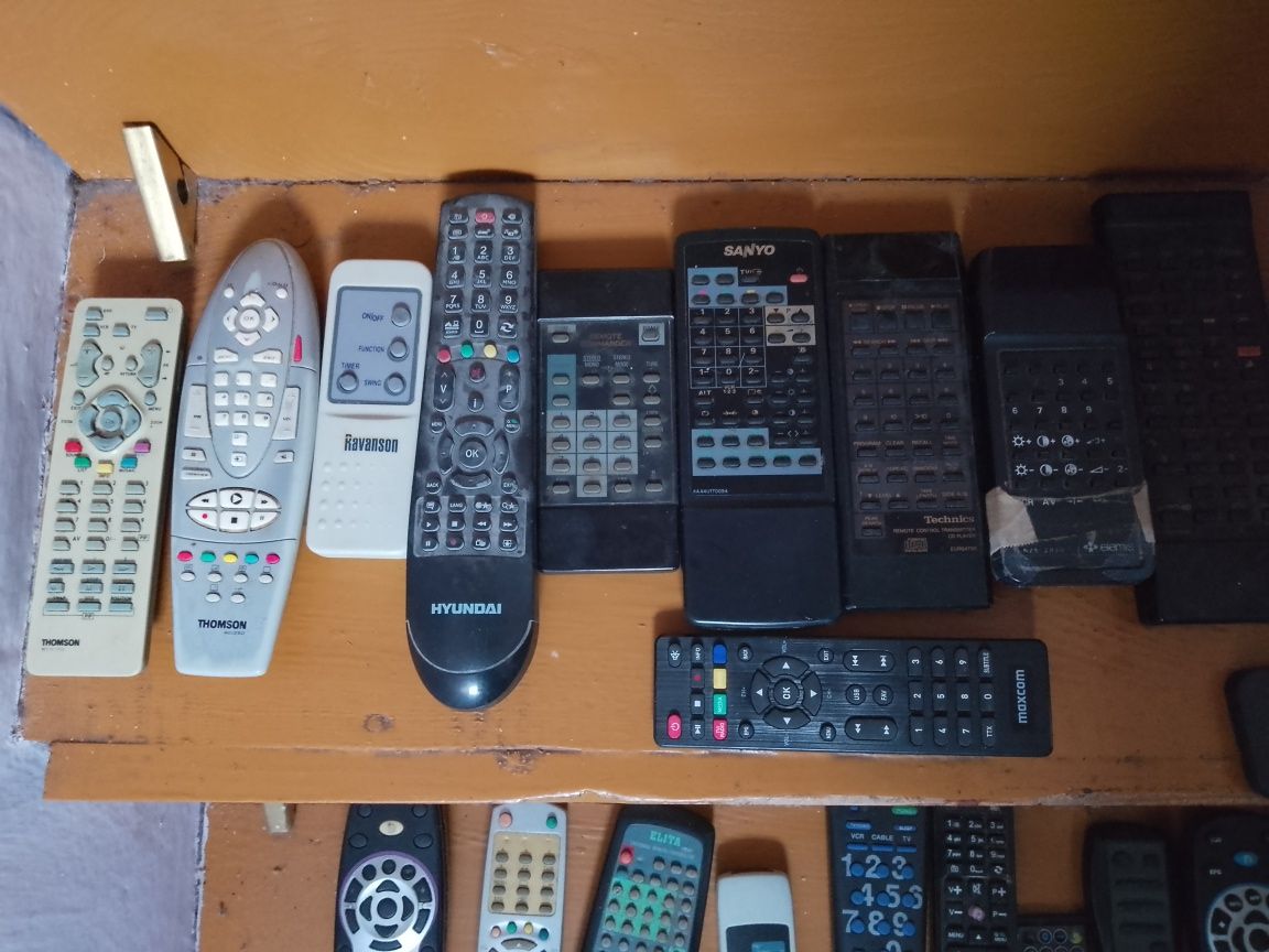 Piloty Pilot Sanyo Elemis Grundig Samsung Thomson Universum