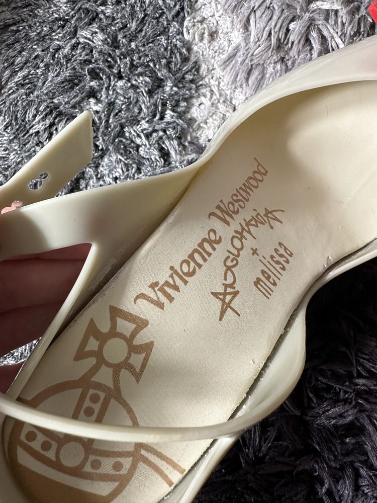 Buty na obcasie z czerwonym serduszkiem Melissa x Vivienne Westwood