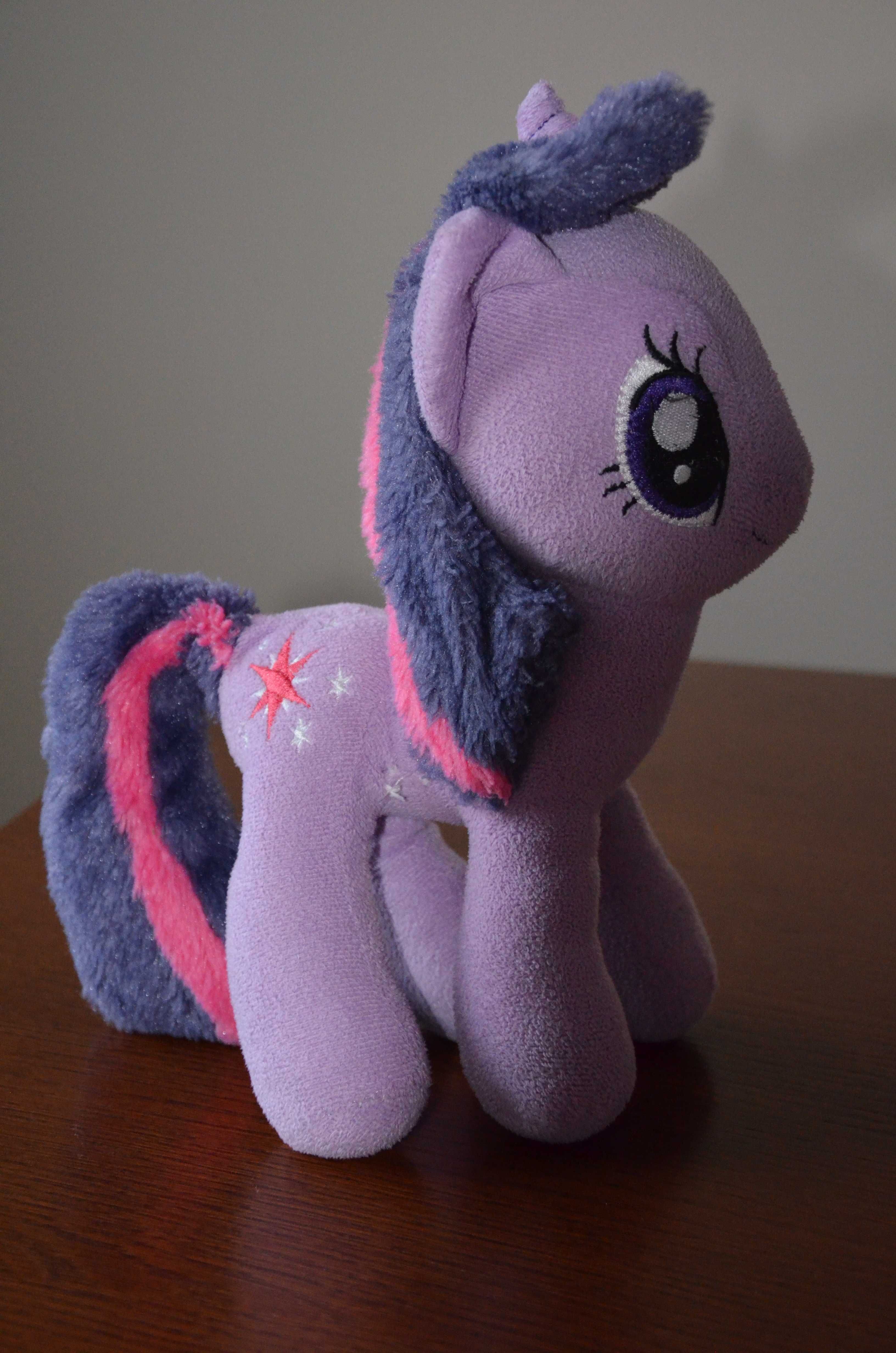 Super zestaw My Little Pony = książka + puzzle + figurki + maskotka