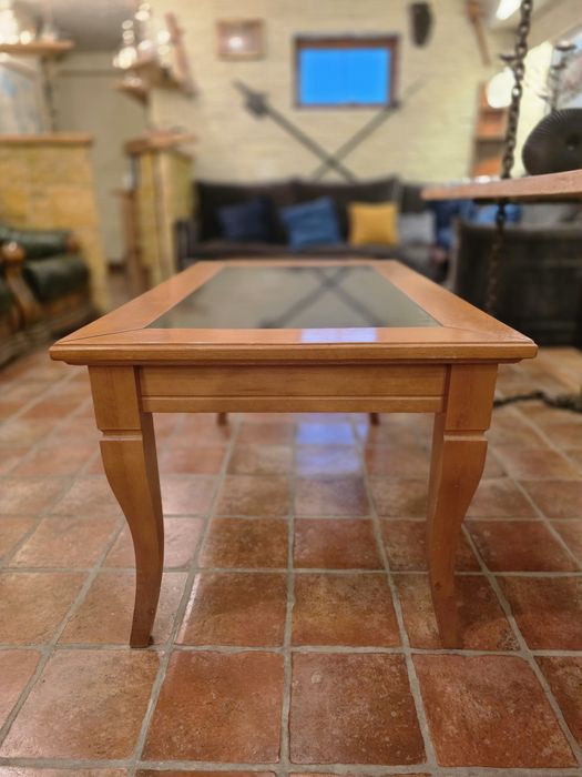 Stół drewniany ze szkłem w ramie